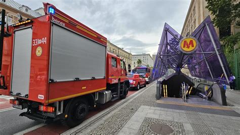 Warszawa Wypadek w metrze na stacji Nowy Świat Uniwersytet Które