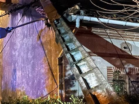 Près de Toulouse une voiture percute un poteau électrique en béton