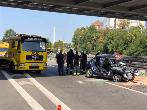 N Rnberg Unfall Auf A Mit Geisterfahrer Und Bus Bilder