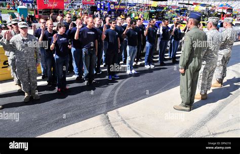 Oath of enlistment hi-res stock photography and images - Alamy