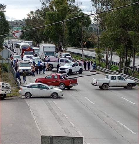 Manifestantes Bloquean Autopista México Querétaro Para Exigir