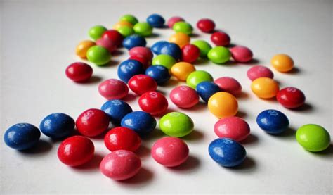 la fille lumineuse: Skittles Desserts