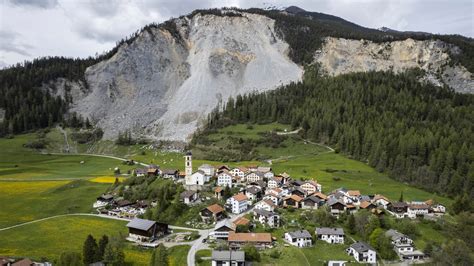 Residents of Swiss Village Must Evacuate as Rockslide Poses Threat - The New York Times