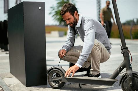 Estación de carga para bicicletas y patinetes eléctricos Solum