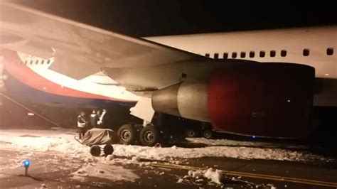 Chaos, smoke as Boeing 767 makes hard landing in Siberia, Russia ...