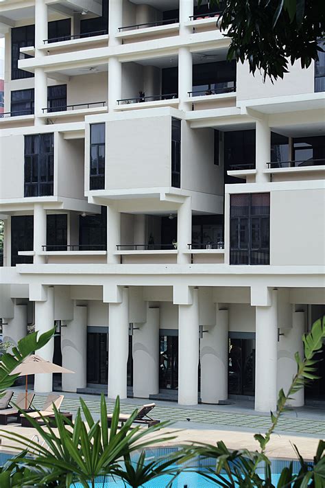 Paul Rudolph's Masterpiece: The Colonnade Condominiums