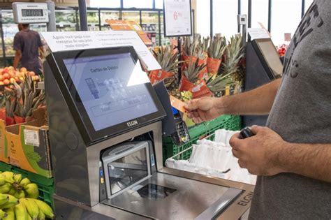 Hipermercados Reagem Ap S Perderem Espa O Para Os Atacarejos