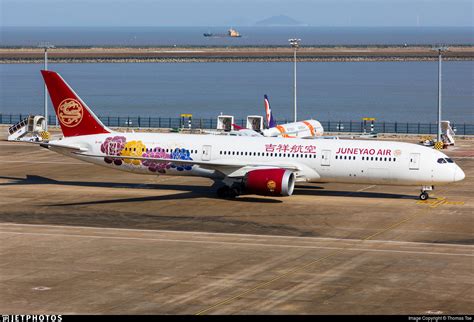 B Boeing Dreamliner Juneyao Airlines Thomas Tse