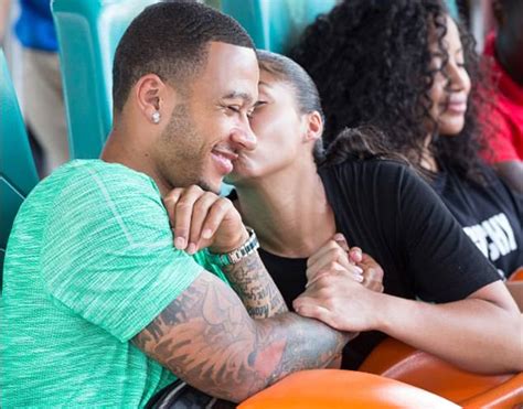 Memphis Depay Proposes To Girlfriend Lori Harvey Daily Mail Online