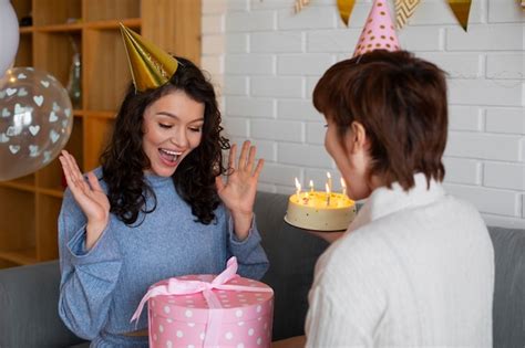 Premium Photo Side View Lesbian Couple Celebrating Birthday