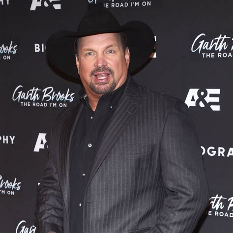 Garth Brooks Recalls Bumping Into Steven Tyler In Stadium Showers