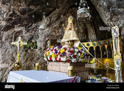 Virgen María La Santa Cueva de Covadonga Santa Cueva de Covadonga