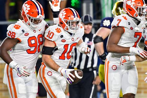 Clemson DE Myles Murphy Says Freshman Season Has Been Eye Opening - Sports Illustrated Clemson ...