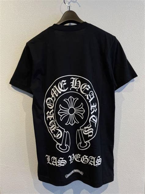 によって Chrome Hearts Chrome Hearts クロムハーツ Tシャツ ラスベガス限定 Chプラス スクロールラベル ポケットtシャツ 21ss ホワイト Xl トップス