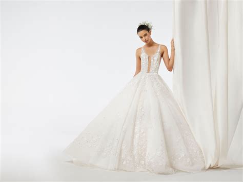 How to find wedding dress designer | Beachweddingtips.com