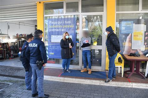 Violenta Rapina Al Distributore Titolare Colpita Con Un Bastone