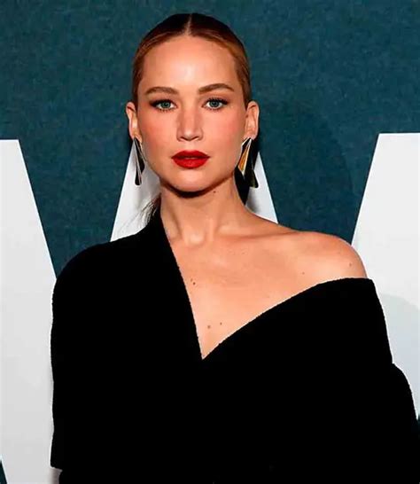 Jennifer Lawrence responde a rumores de cirugía plástica el