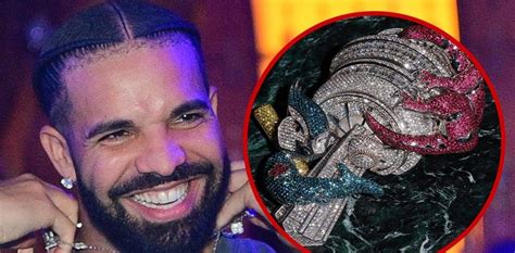 Drake Unveils Custom Crown Jewel Of Toronto Chain In Latest Addition