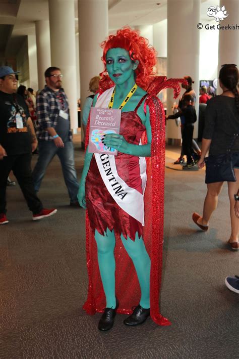 Miss Argentina From Beetlejuice Awesome Cosplay At Denver Comic Con 2017