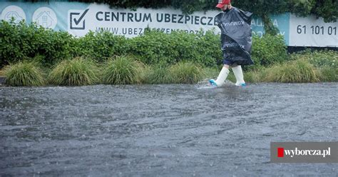 Burza W Wielkopolsce Dwugodzinna Ulewa Zniszczy A Ulice I Cmentarz