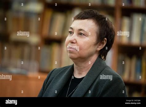 Irina Ivaniuk W Hrend Einer Pressekonferenz Im Jugendpalast Wo