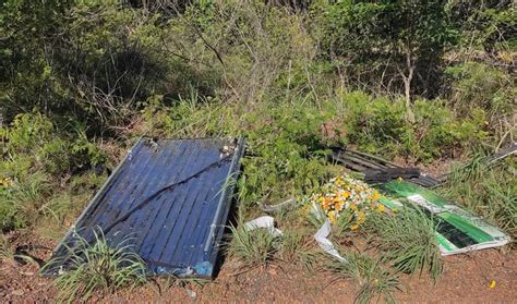 Acidente Carro Funer Rio Deixa Feridos Em Inhuma Galeria De Fotos