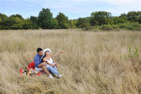 happy couple enjoying countryside picnic in long grass 12647491 Stock ...