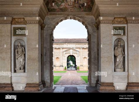 Cortile Rinascimentale Italia Immagini E Fotografie Stock Ad Alta