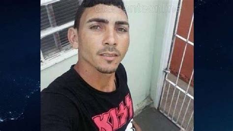 Jovem de 32 anos é assassinado a tiros na porta de casa no Sertão