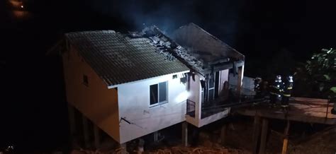 Casa Destru Da Pelo Fogo No Loteamento Naibo Acesso Sul Pr Ximo Da