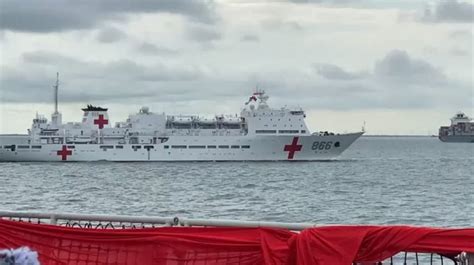 Kapal Rumah Sakit China Memasuki Teluk Jakarta Di Hari Pahlawan