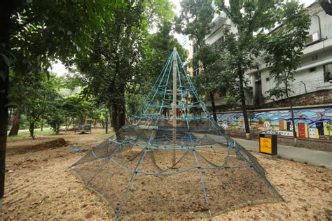 Newly opened Banani parks mostly off-limits to children | The Business Standard