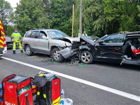 Velaines Choc Frontal Entre Deux Voitures D C S Dun Conducteur