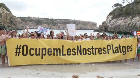 Mallorca 300 Einheimische Protestieren Gegen Massentourismus STERN De