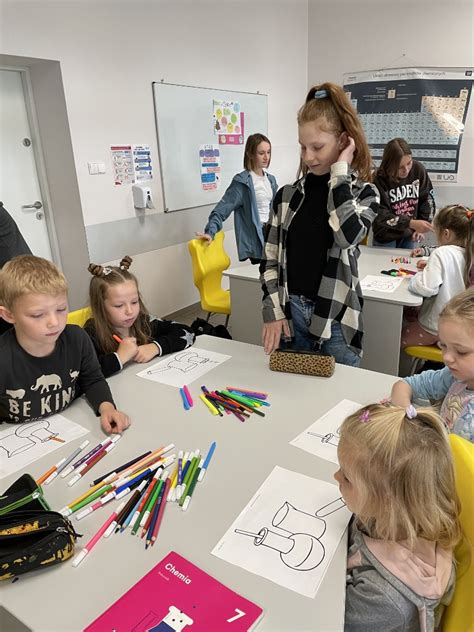 Klasa I B Na Lekcji Chemii Szko A Podstawowa Nr Im Jana Heweliusza