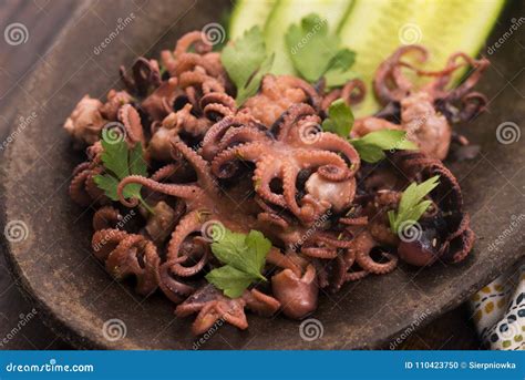 Pulpo Griego Comiendo Foto De Archivo Imagen De Alimento 110423750