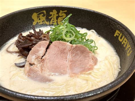 『とんこつラーメン 博多風龍 秋葉原総本店』。クセになる味わいのとんこつラーメンは替玉2玉まで無料！｜さんたつ By 散歩の達人