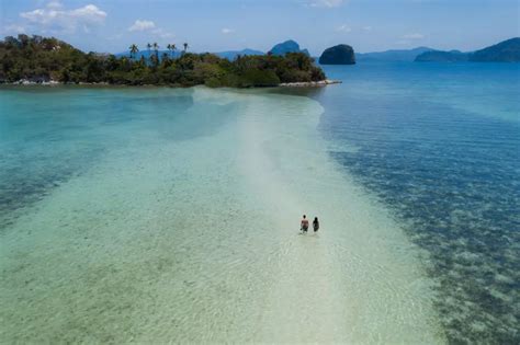 10 Best Beaches in Palawan Philippines ( Beach Resorts and Attractions ) - Mindfulness Memories