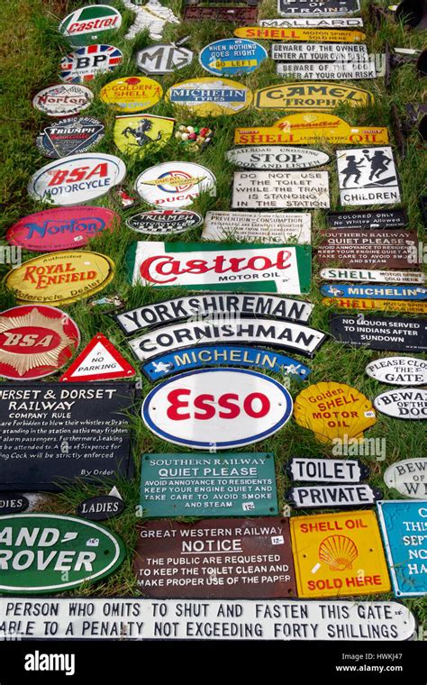 Vintage metal signs hi-res stock photography and images - Alamy