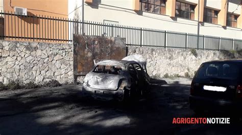 Notte Di Fuoco A Racalmuto E Grotte Bruciano Auto