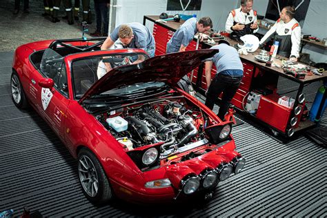 Video A Mazda Miata Now Holds The World Record For Most Hairpin Turns