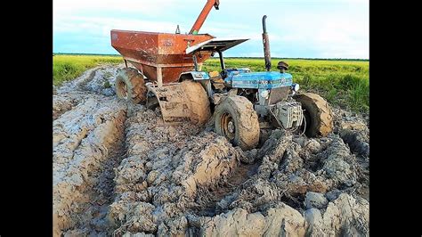 Colheita Do Arroz Atolando Os Trator Youtube