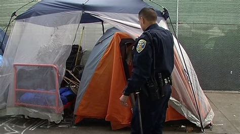 Authorities Clearing Large Homeless Camp In San Francisco Abc7 San