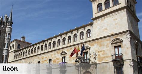 Pasar Por Caja Para Visitar El Palacio De Los Guzmanes