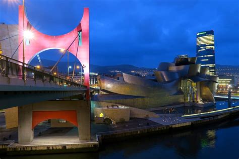 Puente De La Salve Y Museo Guggenheim Frank Gehry Bilbao