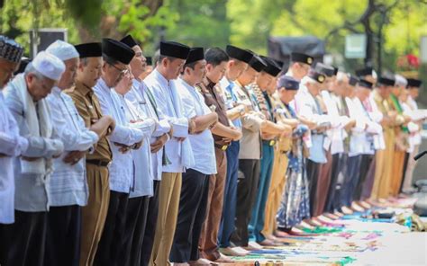 Seluruh Asn Kota Bandung Gelar Sholat Istisqa Berjamaah Jabar News