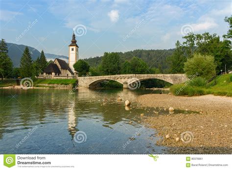 Iglesia De St John El Lago Bohinj Julian Alps Imagen De Archivo