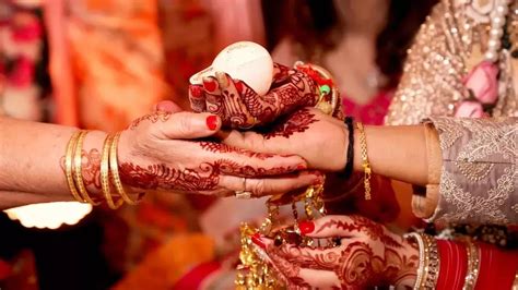 Marriage Astrology कुंडली से जानें किस उम्र में होगी आपकी शादी और