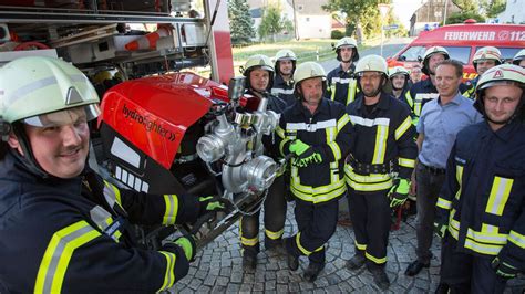 Feuerwehr Mauersberg Freut Sich Ber Neue Wasserspritze Radio Erzgebirge