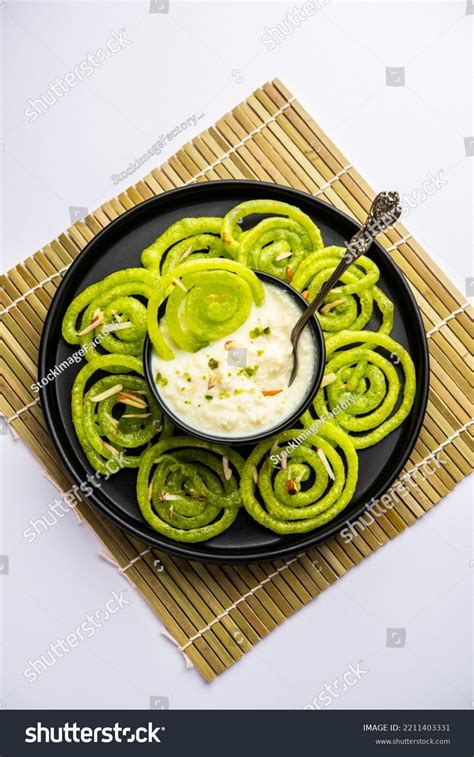 Rabdi Jalebi Green Jilebi Imarati Rabri Stock Photo 2211403331 ...